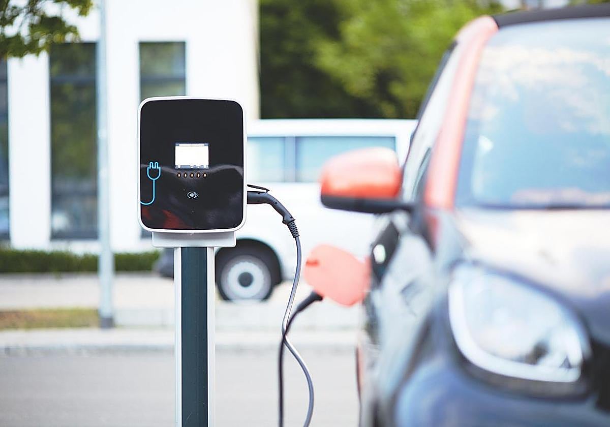 Malaga-based startup aims to end frustration of charging electric cars by harnessing power of WhatsApp and AI