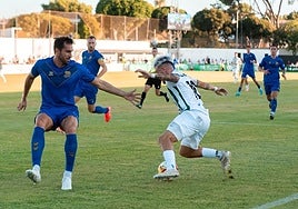 Fran Gallego cuts inside with the ball.