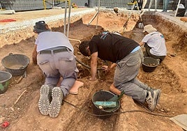 Work on the first mass grave during the exhumation process carried out in Campillos this summer.