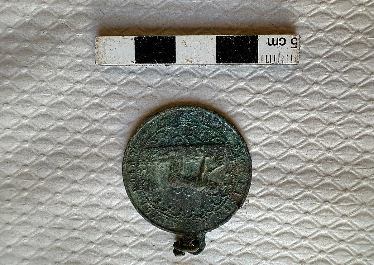 Imagen secundaria 1 - Some of the personal objects that have been found in Campillos.