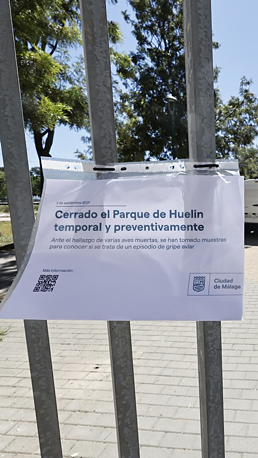 Imagen secundaria 2 - Park in capital of Costa del Sol closed to public while death of around 20 birds is investigated