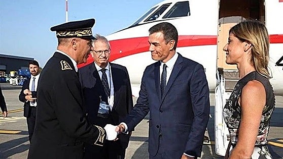 Falcon aircraft mid-flight breakdown forces Spain's PM Sánchez to cancel trip to Paris to meet Zelenskyy