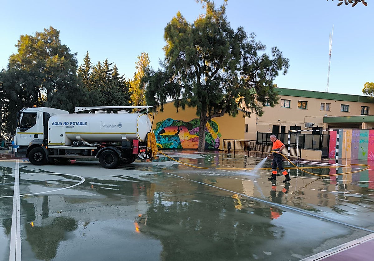 Thorough cleaning work has been carried out in the town's schools.