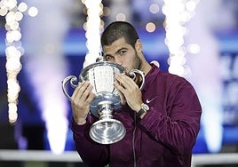 Alcaraz, with the US Open trophy on Sunday.