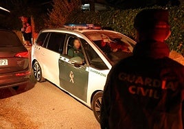 Guardia Civil vehicle in which the detainee was allegedly transported from the scene.