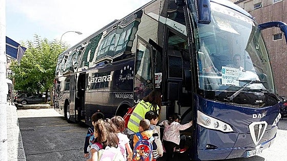 Drivers in Spain warned of 200-euro fines for stopping or parking at the school gates