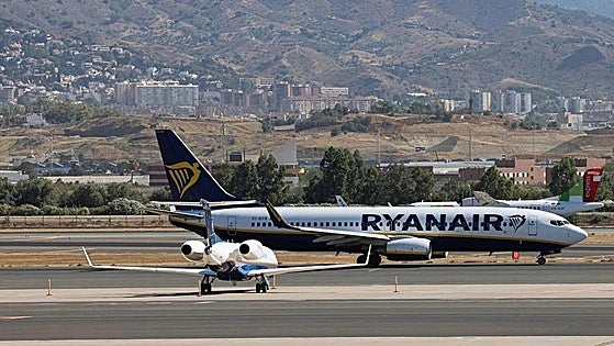 Ryanair flight dramatically returns to Malaga Airport after passenger taken ill on board
