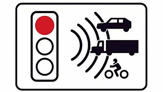 Drivers warned not to run red traffic lights in Malaga, unless they want to be slapped with 200-euro fine