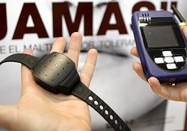 An anti-abuse bracelet used in Spain