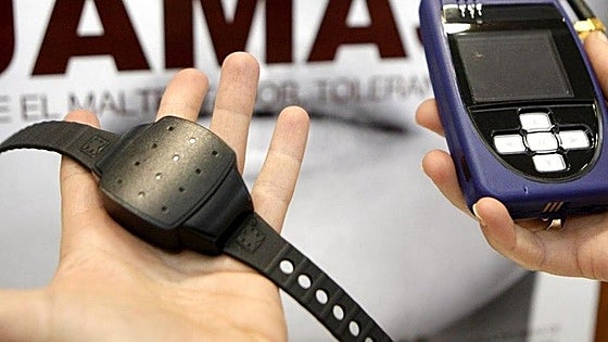 Major IT glitch causes anti-abuse bracelet system for offenders in Spain to fail leaving many at large