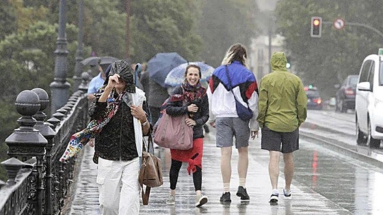 Trough of cold air arrives in Spain: temperatures will drop in the south by up to 10C with risk of showers in these areas