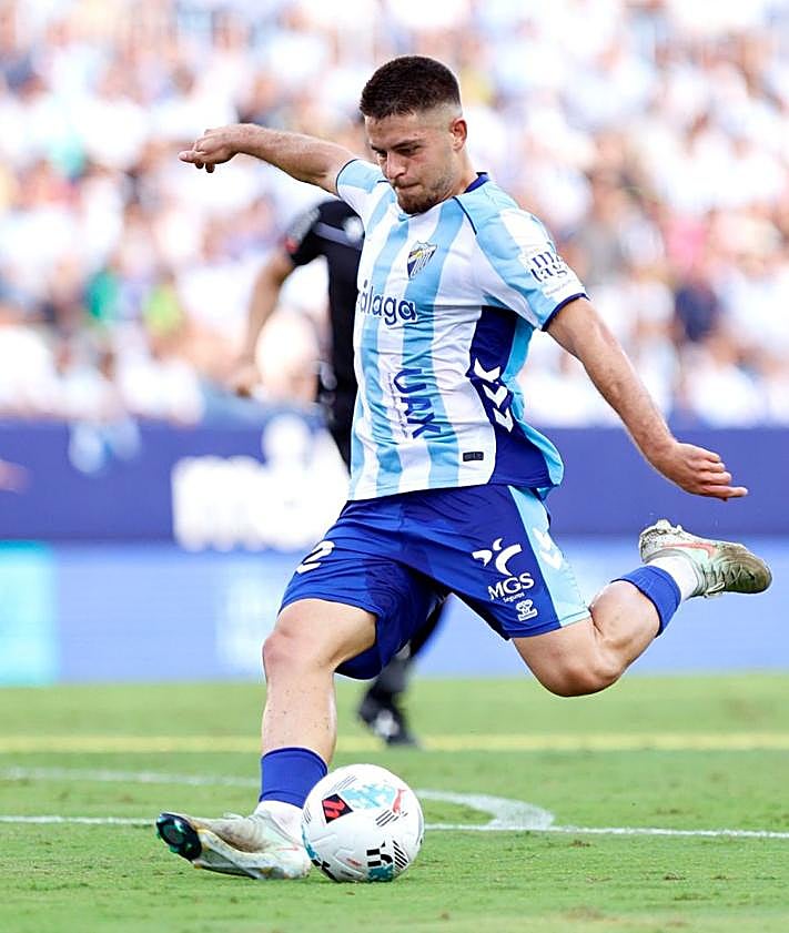 Imagen secundaria 2 - Malaga CF suffer derby heartbreak as early strike deepens league slump