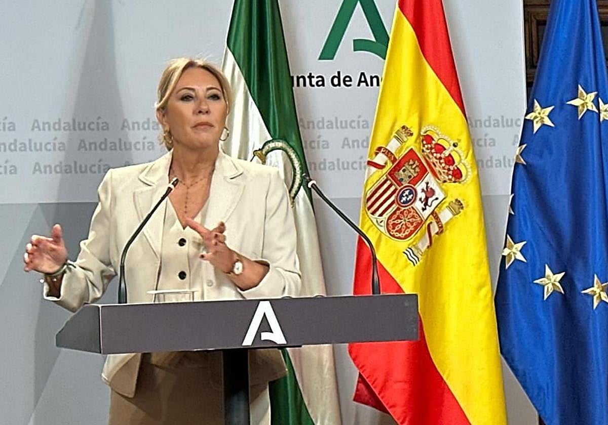Regional minister of finance Carolina España.