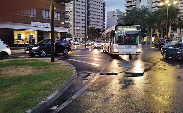 Wet ground in Malaga, early this Wednesday morning.
