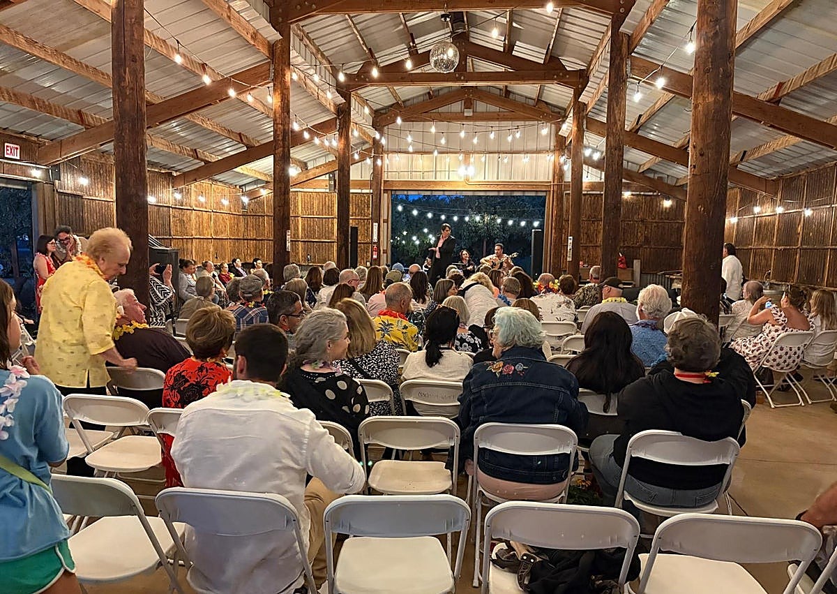 Imagen secundaria 1 - Images from the conference.