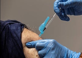 Four elderly people die after outbreak of Covid at nursing home in southern Spain