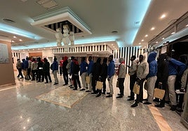 Migrants arriving at the Urban Beach hotel in El Morche in 2023