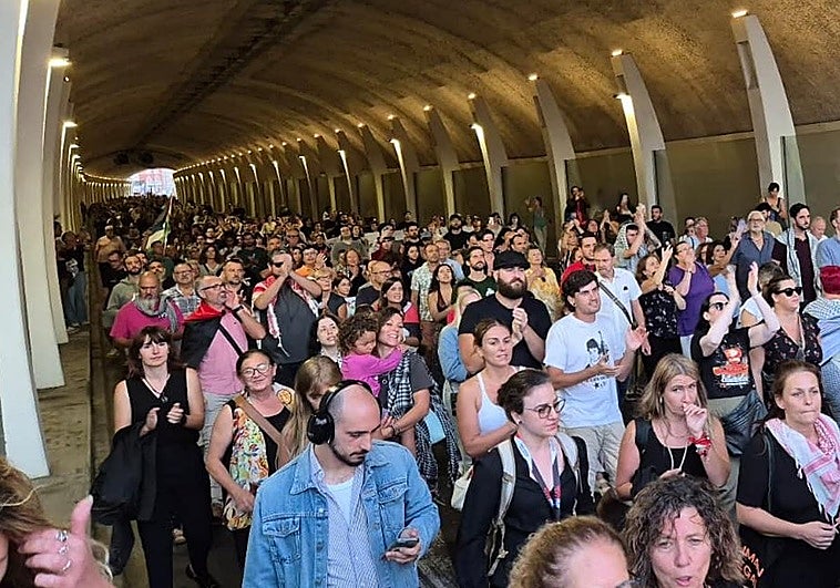 Demonstrators in the Alcazaba tunnel.