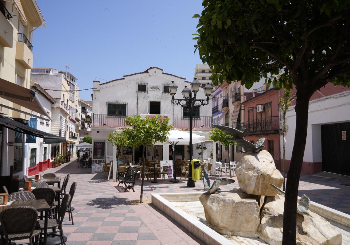 Imagen después - The Salon Varietés theatre is a pleasant place to enjoy a show.