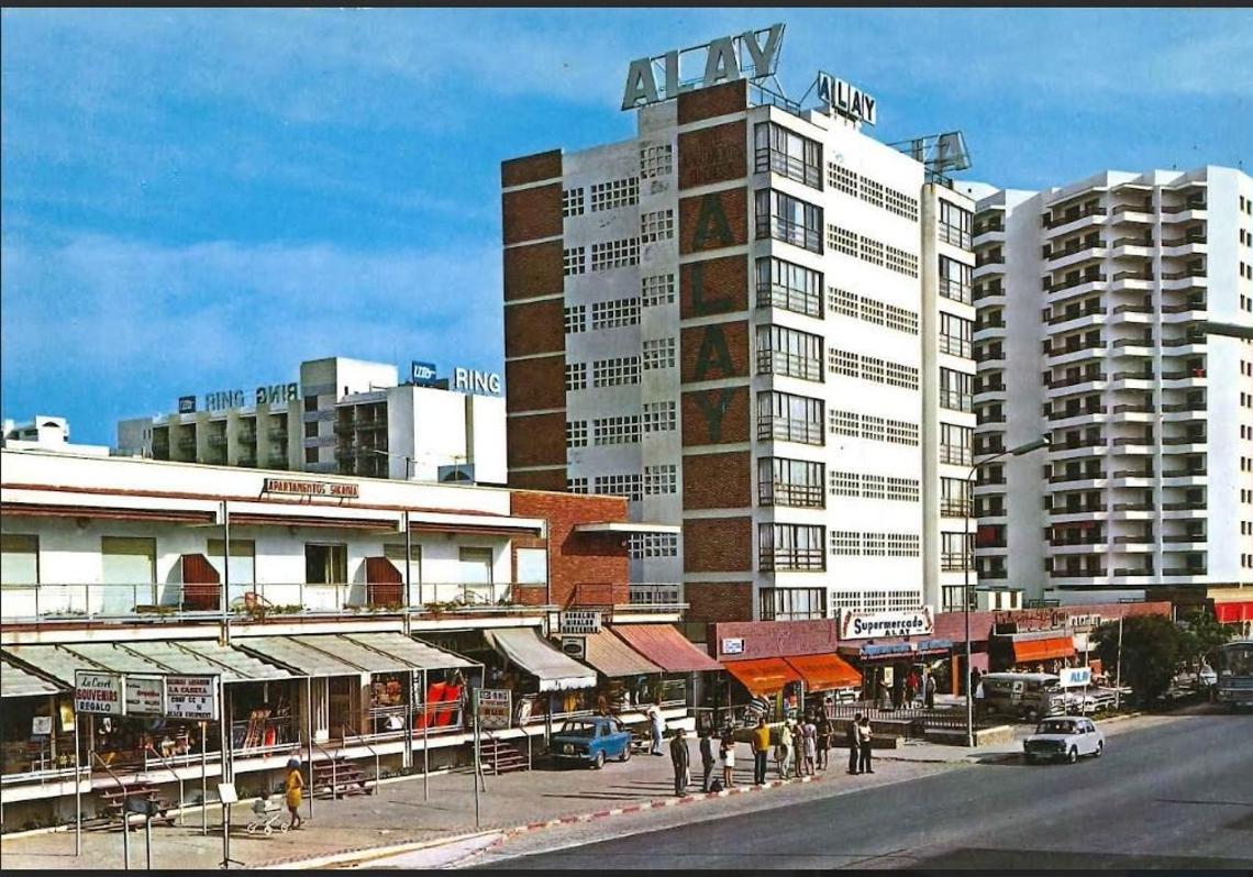 Imagen antes - Today, the Avenida Alay has been completely remodelled.