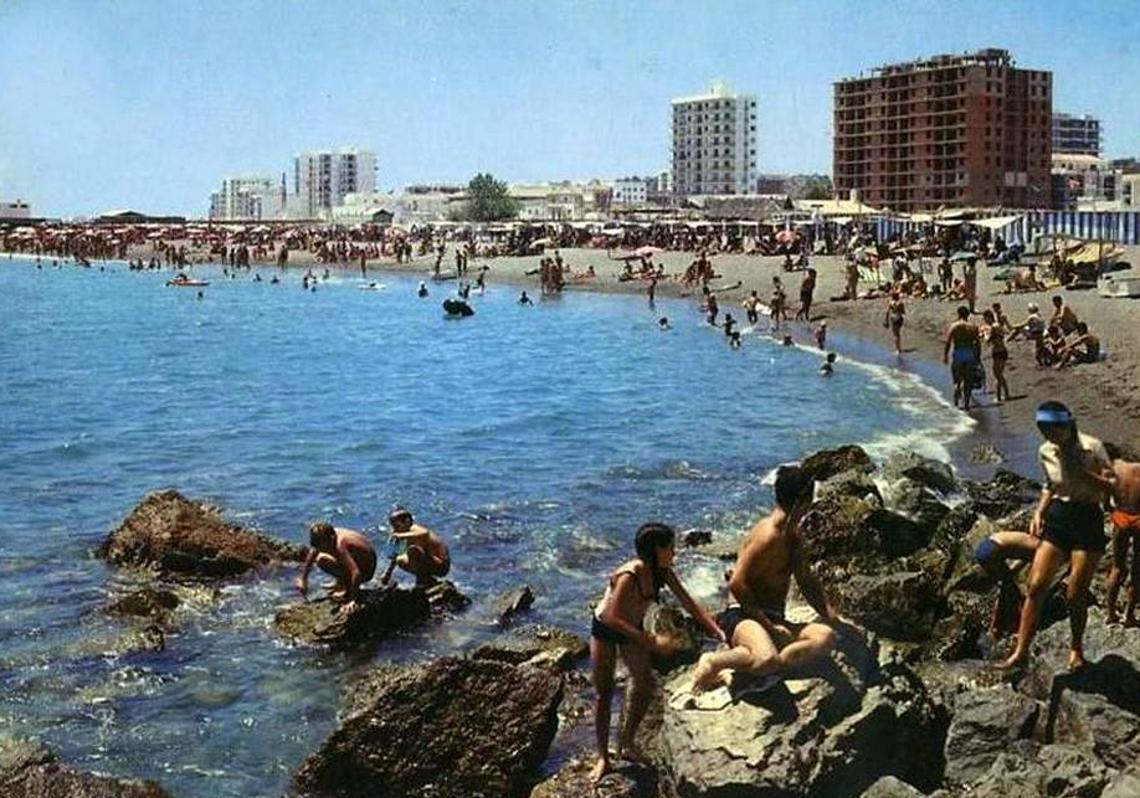 Imagen antes - Building along the promenade was completed in the 1980's