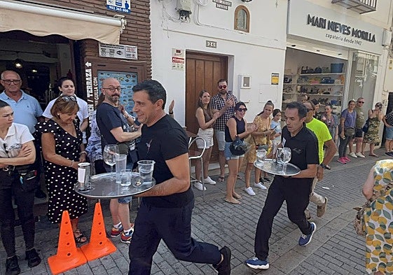 Last year's waiters' race.