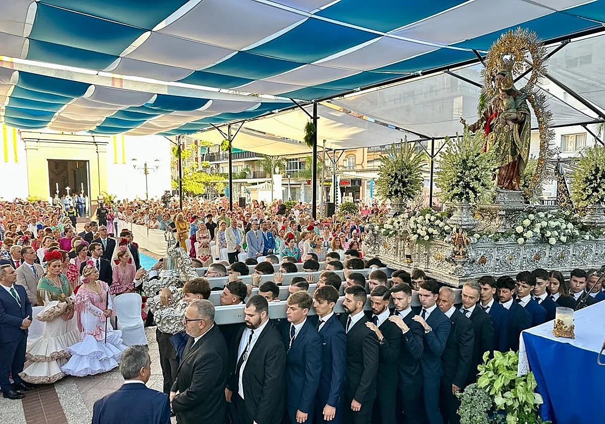 Imagen principal - Fuengirola celebrates patron saint as annual fair gets under way