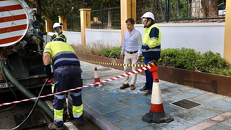 Marbella steps up flood prevention cleaning plan before the rain arrives