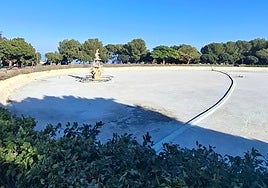 The empty lake in Parque de la Batería.