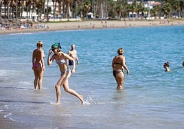 High temperatures are drawing bathers to the Costa's beaches.