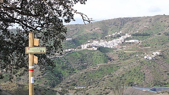 A thrilling hike that links inland Axarquía with the Mediterranean