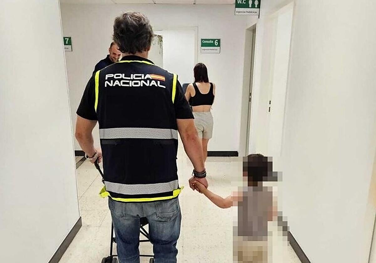 The police accompanying the victims to the hospital.