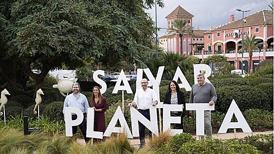 Plaza Mayor shopping centre's gardens transform into the Mediterranean seabed