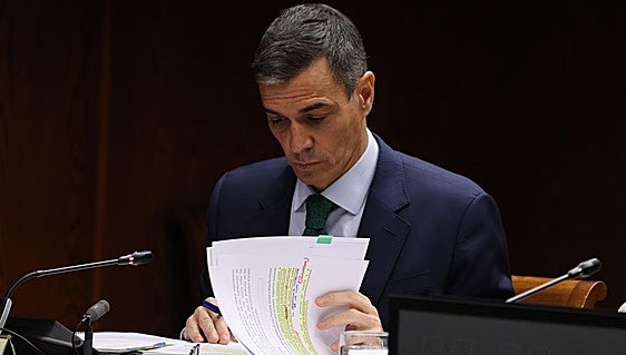 Carles Puigdemont breaks with Pedro Sánchez as PM is quizzed on party cash payments
