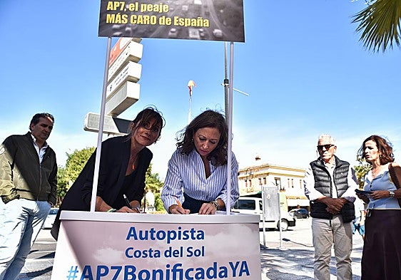 Partido Popular collects signatures along the Costa del Sol to demand state subsidies for AP-7 toll road