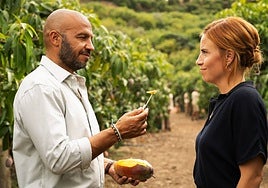 Dar Salim and Josephine Park, with the other protagonist of the film: the mango.