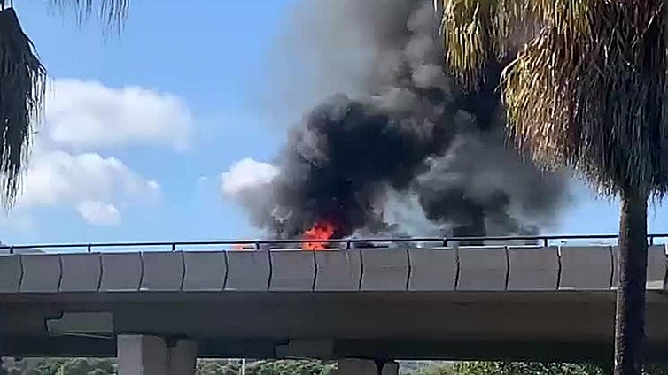 Vehicle fire sparks tailbacks on busy stretch of motorway near Malaga Airport