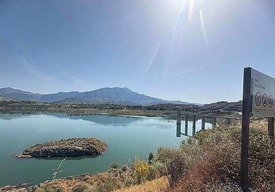 La Viñuela reservoir is at 41% of its capacity, almost three times as much as autumn 2024.