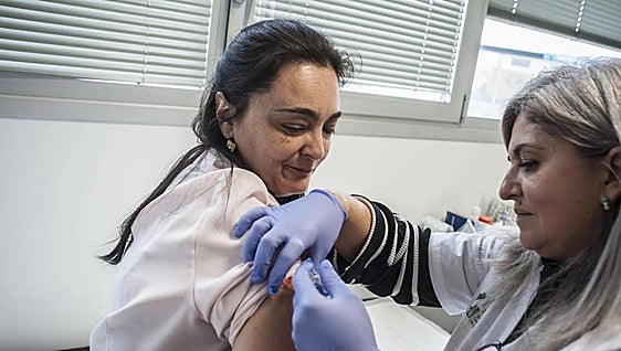 Flu vaccination protects cardiovascular health as much as quitting smoking does, according to experts