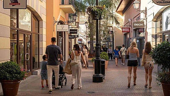 Six new stores open at McArthurGlen Designer Outlet on the Costa in time for Christmas shopping