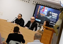 José Antonio Satué, in the centre, during the presentation of Día de la Iglesia Diocesana.