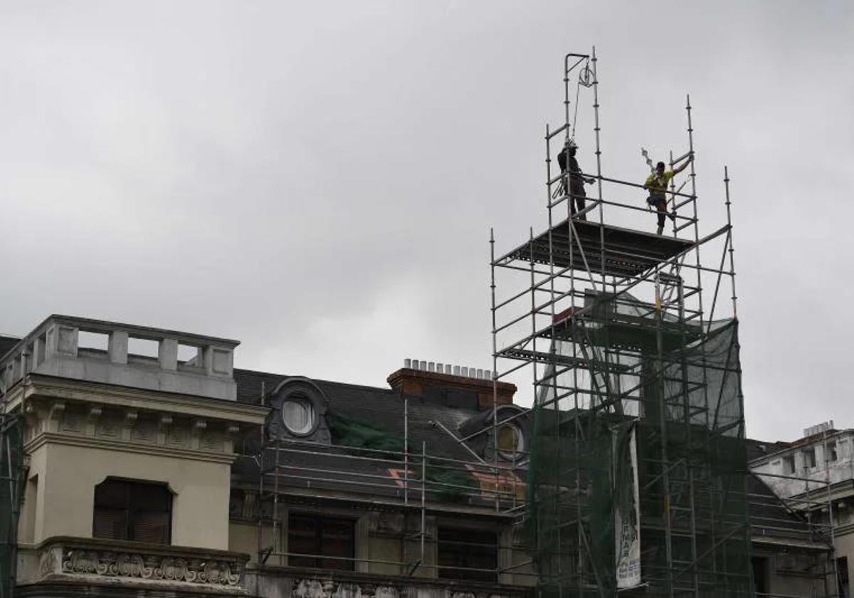 Spain ranks among top five choices in developed countries after welcoming 368,000 new permanent immigrants in 2024