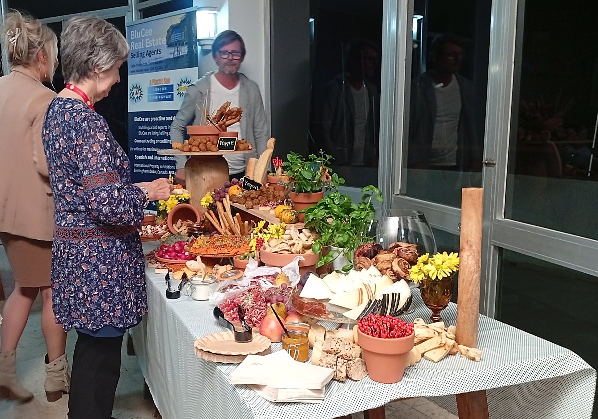 Imagen principal - Axarquía Business Networking Copas & Canapés event