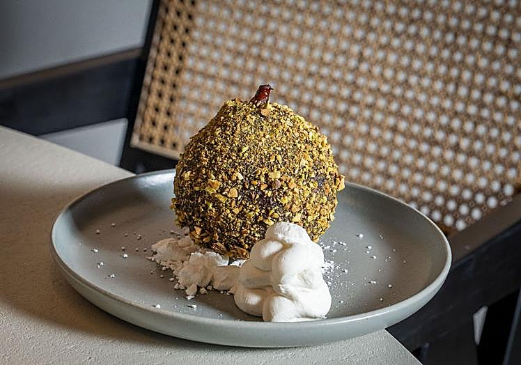 Pear cooked in glögg.