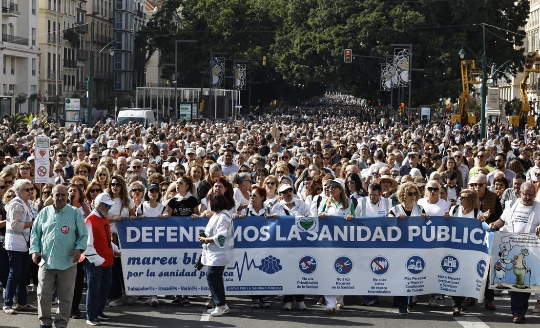 Thousands of people march through Malaga city centre in defence of public healthcare, in pictures