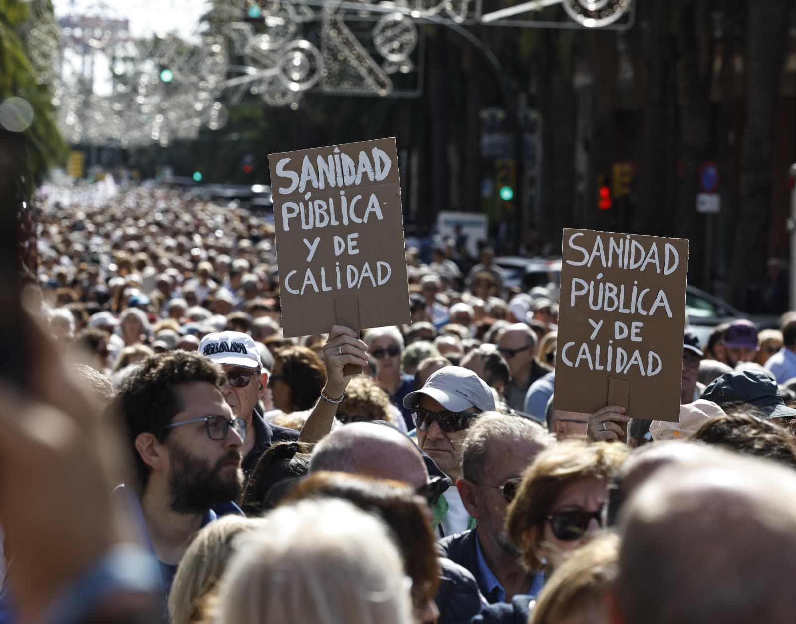 Thousands of people march through Malaga city centre in defence of public healthcare, in pictures