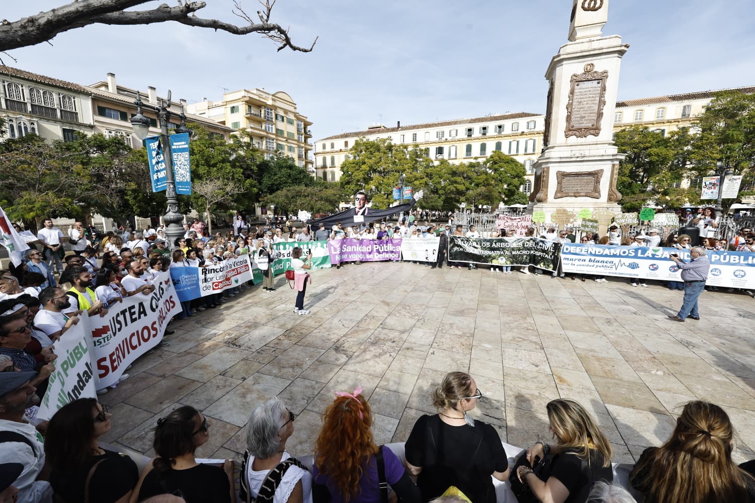 Thousands of people march through Malaga city centre in defence of public healthcare, in pictures