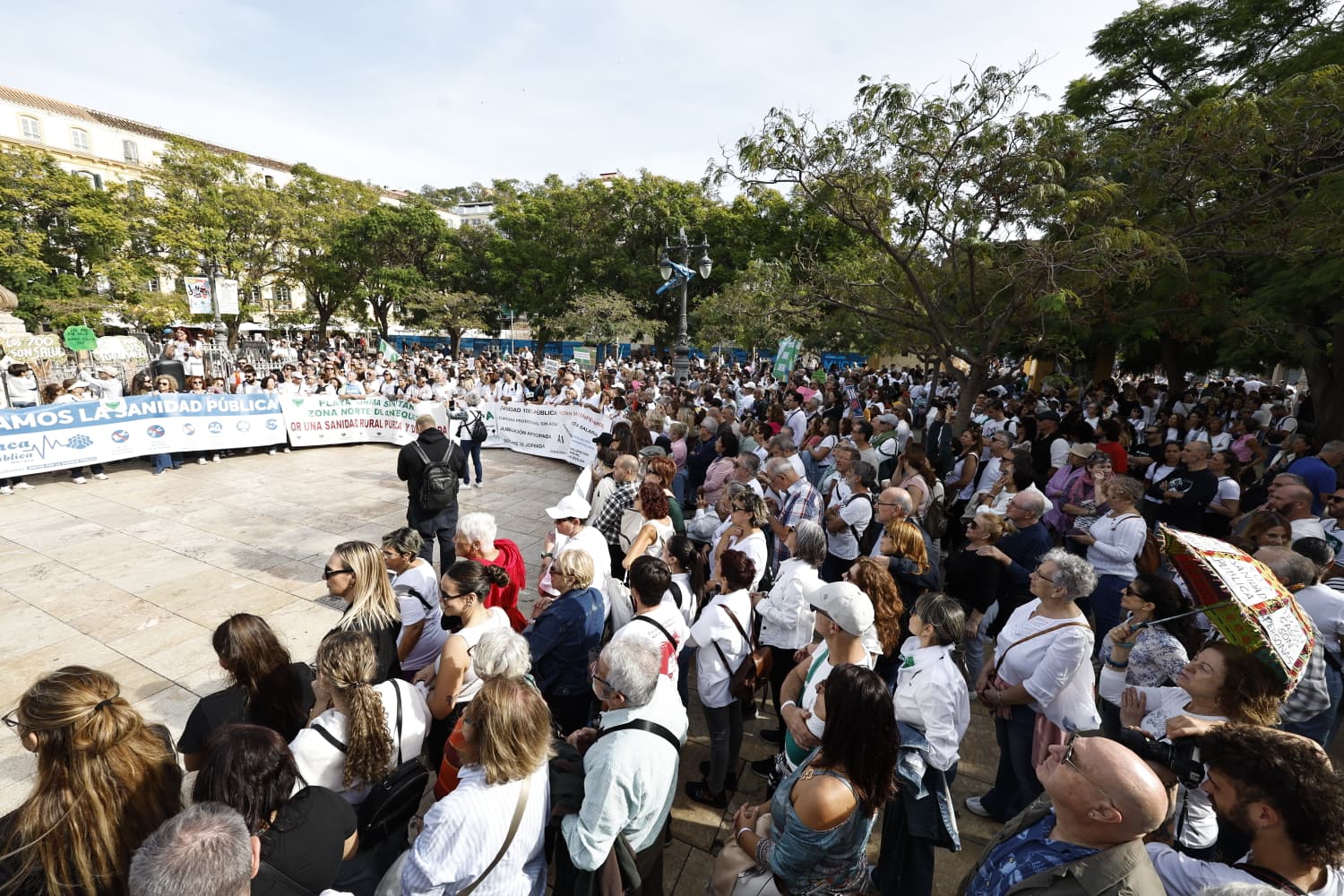 Thousands of people march through Malaga city centre in defence of public healthcare, in pictures