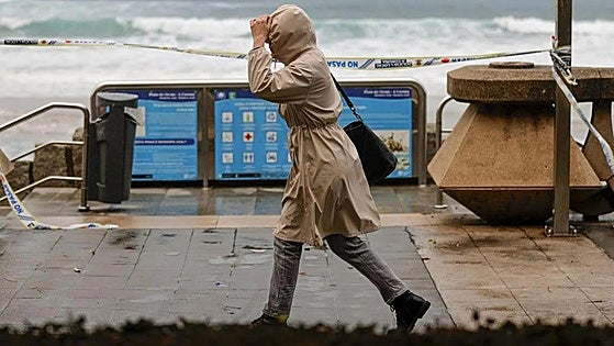 Sea claims lives four lives as stormy weather batters coastline of Spain