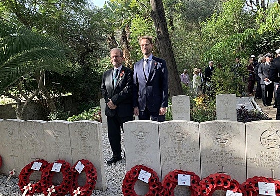 Minister John Cortes (l) with Ambassador to Morocco, Alex Pinfield (r).